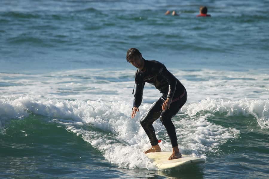 Agadir: Taghazout Beach Surf Lesson with Lunch and Transfer - Who should book this surf lesson?