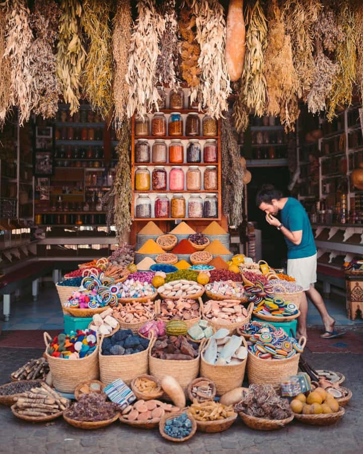 Agadir: Taroudant Oasis and Tiout Day Trip with Lunch Option - Souk Time in Taroudant: Bargain Smart for Terracotta, Silver, and Leather