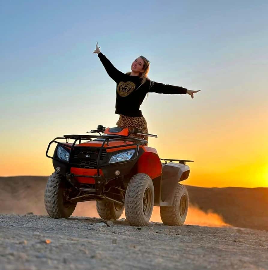 Agafay tour Quade Bike, Sunset and Romantic Dinner Show - Riding the Quad in Agafay: Rocky Trails, Shared Quads, and How to Prepare