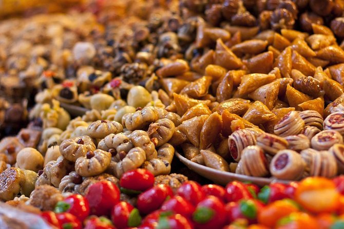 Authentic Moroccan Food Tour in Marrakech with Dinner - The herbalist shop break in Old Medina: useful spices or a tough sell
