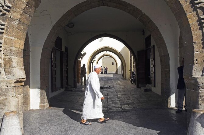 Casablanca Private City Tour - City squares and famous photo breaks: Nations Unies, Mohammed V, and Rick’s Café