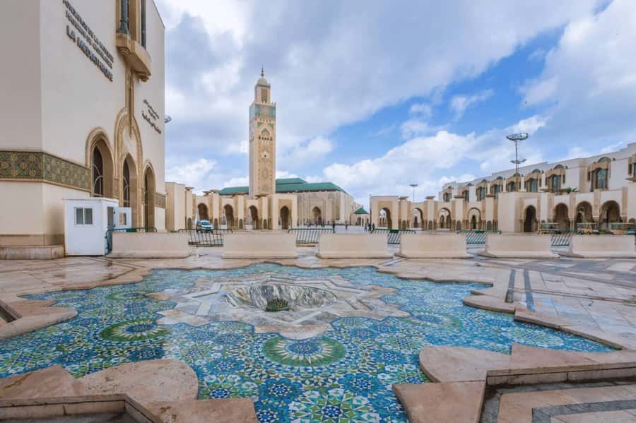 Casablanca: Private Guided Tour with Hassan II Mosque Ticket - Habbous and the market time: tea, shopping, and real street life