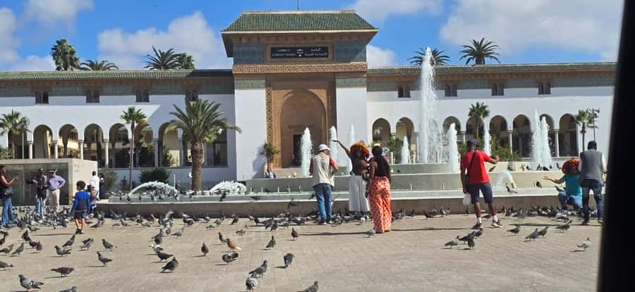 Casablanca: Private Guided Tour with lunch - La Corniche: short seaside time, big photo payback