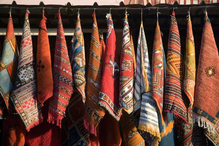 Casablanca: Traditional Souks Shopping Private Tour - Entering the Souks: Food, Spices, Antiques, and the Shopping Rhythm