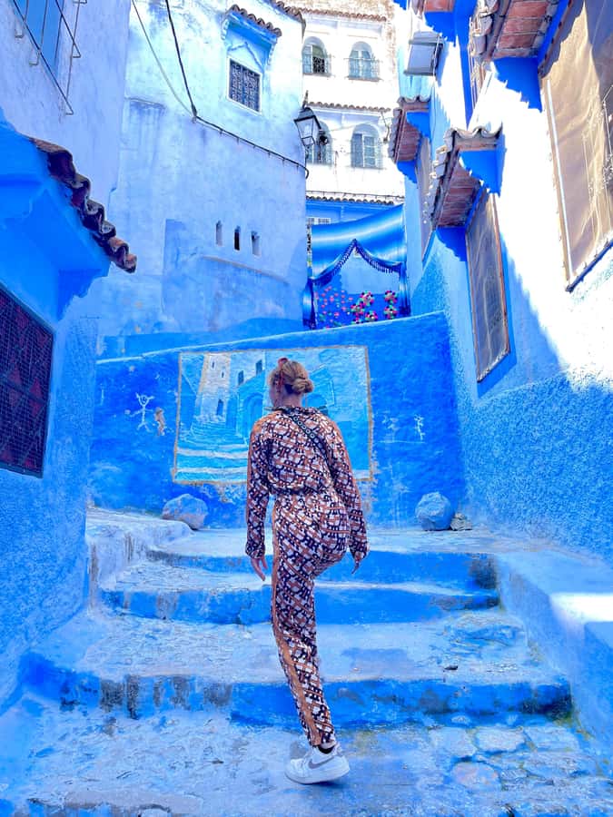 Chefchaouen: Hidden Gems Guided Tour with Mint Tea - Entering the Medina: Hidden Corners, 7 Neighborhoods, and 7 Doors