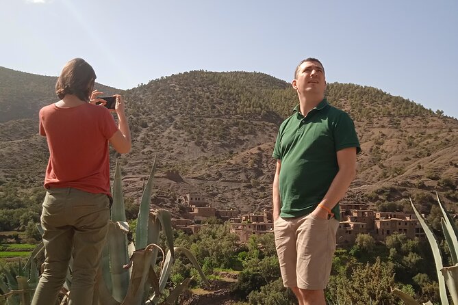 De Marrakech: Visite des montagnes de l'Atlas avec un guide - Imlil Valley Hike, Orchards, Waterfall Time, and Berber Villages