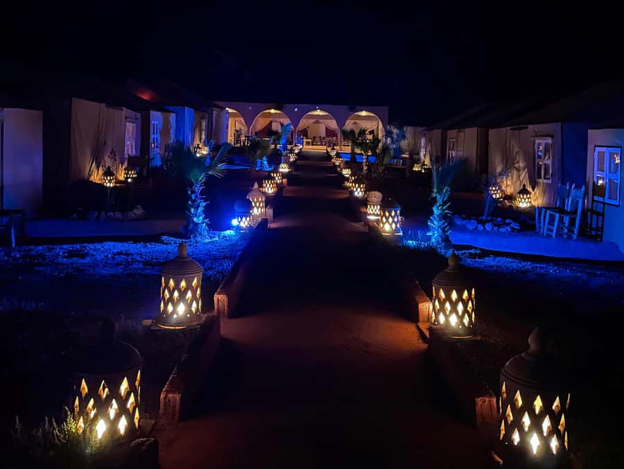 Dinner Show at Agafay desert & Traditional Outfit Photoshoot - Who should book this dinner show, and who might skip it