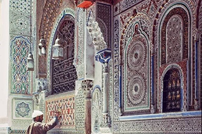 Discover Fes with the Best -Authentic Tours Unforgettable Stories - Stop 3: Zaouia of Moulay Idriss II, a Sacred Heart With Entry Limits