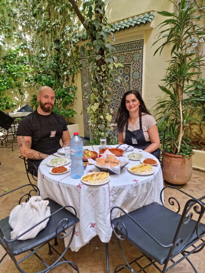 Fes: Authentic Cooking Class and Old Medina Visit - Meeting at Hotel Batha and Finding Your Footing in Fes