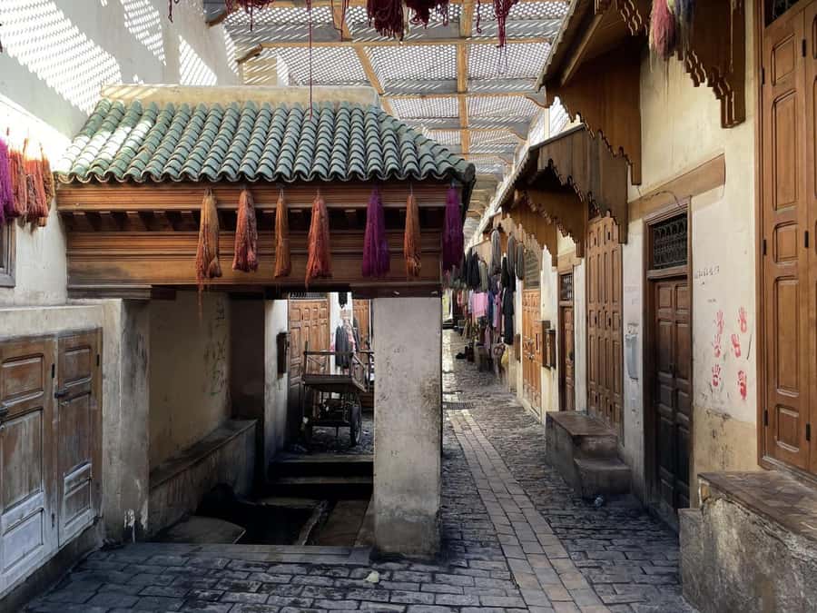 Fes: Museum, Al Attarine Madrasa & Tannery and Medina Tour - Meeting at Palais de Fès, Then Getting Your Bearings Fast