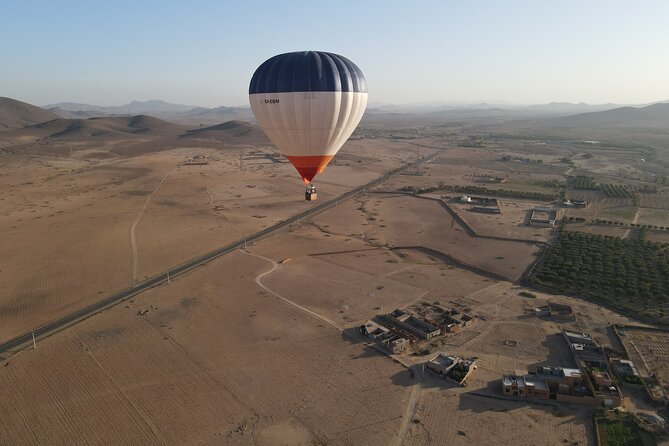 Fly in a hot air balloon in the sky of the Atlas in Marrakech - The early pickup: how the morning starts in Morocco