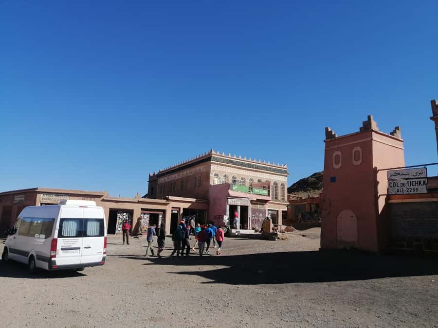 From Fez: 2-Day Marrakech via Merzouga Desert Tour - Midelt, lunch time on your own, and the Ziz Valley change of mood