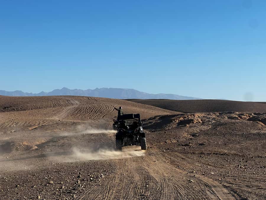 From Marrakech: Agafay Desert Buggy 1Hour & Dinner Show - Guides and language support: who you’ll likely meet