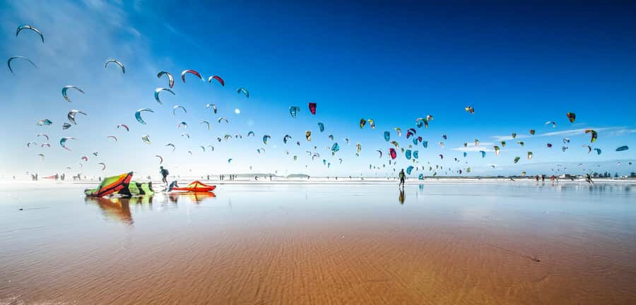From Marrakech: Essaouira Day Trip with Hotel Pickup - Mogador Beach and a quick break on the sand for Mogador