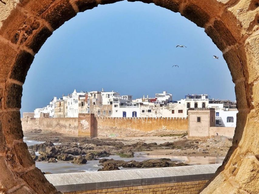 From Marrakech: Essaouira Day Trip with Hotel Pickup - Seafood lunch at an Essaouira terrace: when and how to make it count