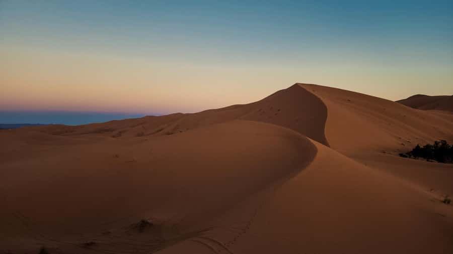 From Marrakech: Merzouga 4 Day Luxury Tour w/ Optional Quad - Desert Camp Comfort: Deluxe Ensuite, Upgraded Bedding, and Cold-Night Reality