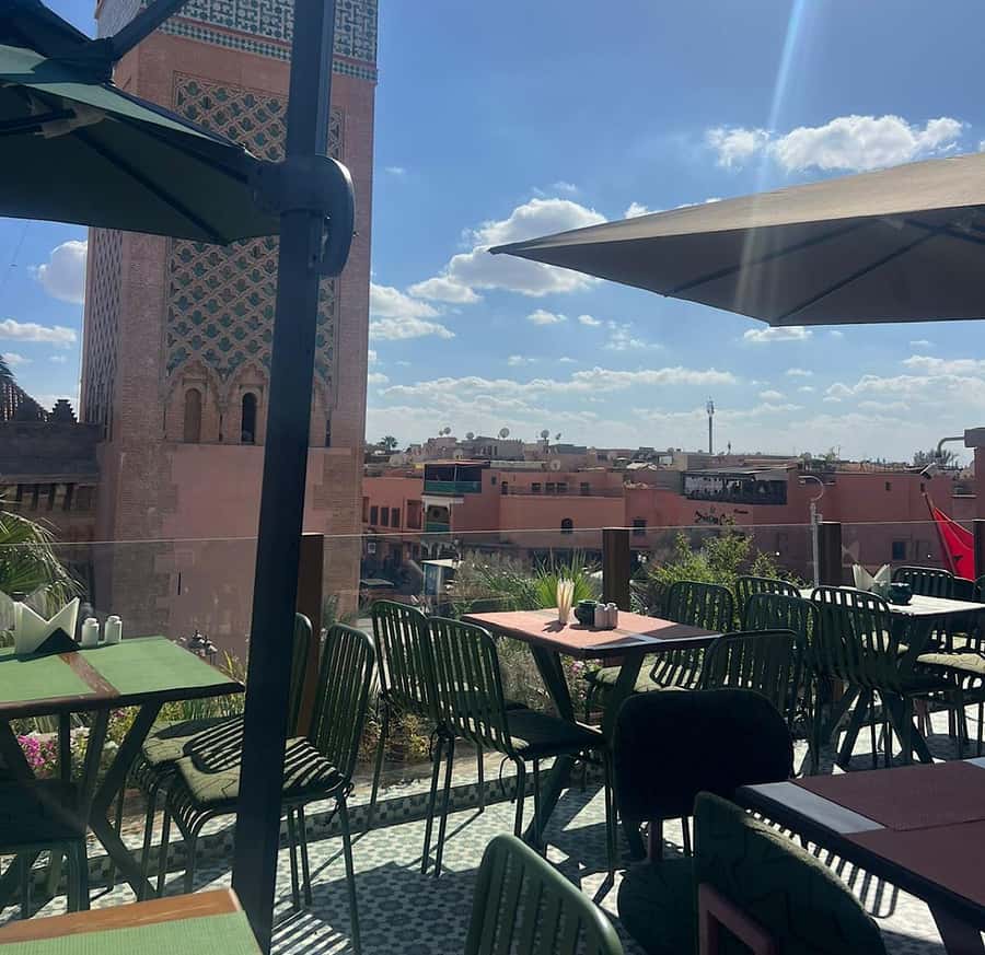 From Marrakech: Rooftop Dinner & Romantic Medina Views - Service and atmosphere: where the evening feels special