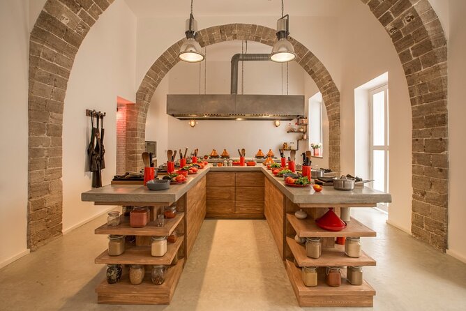 l'Atelier - Moroccan Cooking Workshop in Essaouira - Spice souk time: learning herbs and spices the practical way