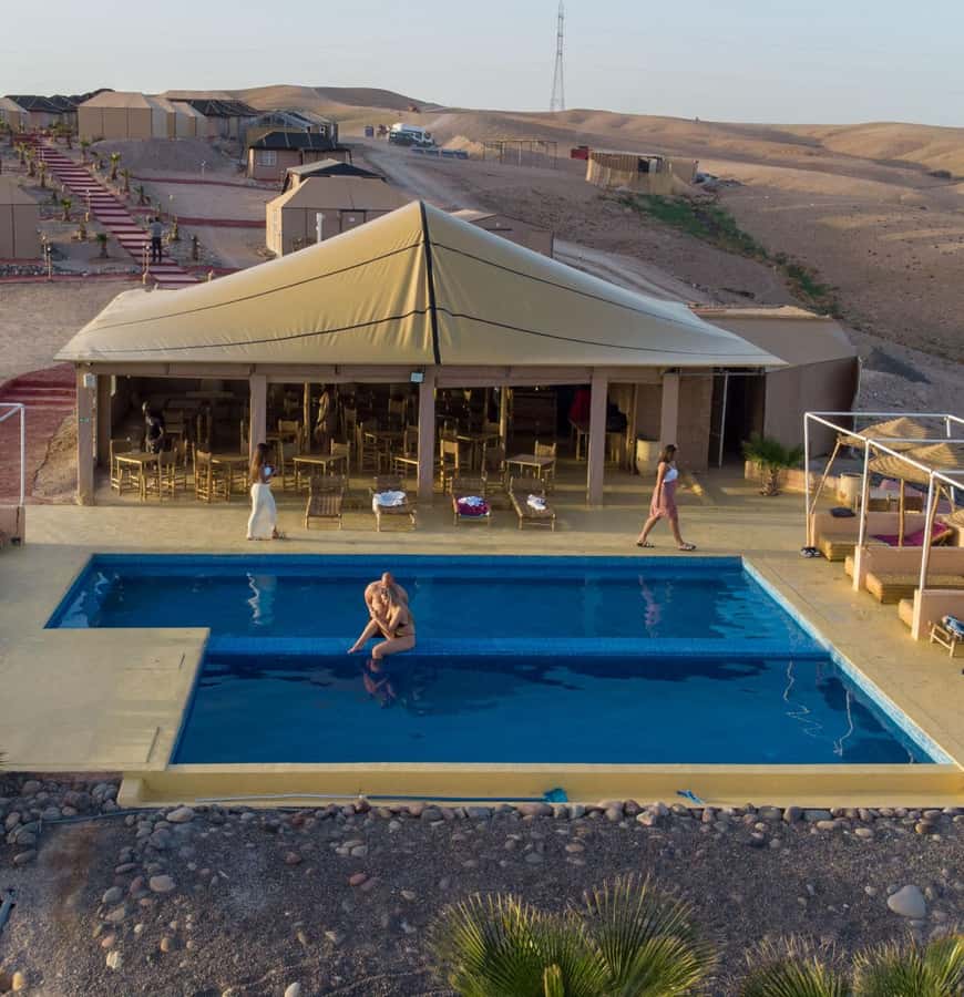 Marrakech: Agafay Desert Escape with Swimming Pool and Lunch - Hotel pickup, timing, and how the day flows (09:30 to 16:00)