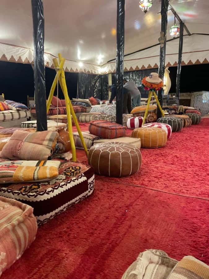 Marrakech: Agafay Desert Sunnet dinner with show - Camp arrival: mint tea welcome, sunset photos, and staying comfortable
