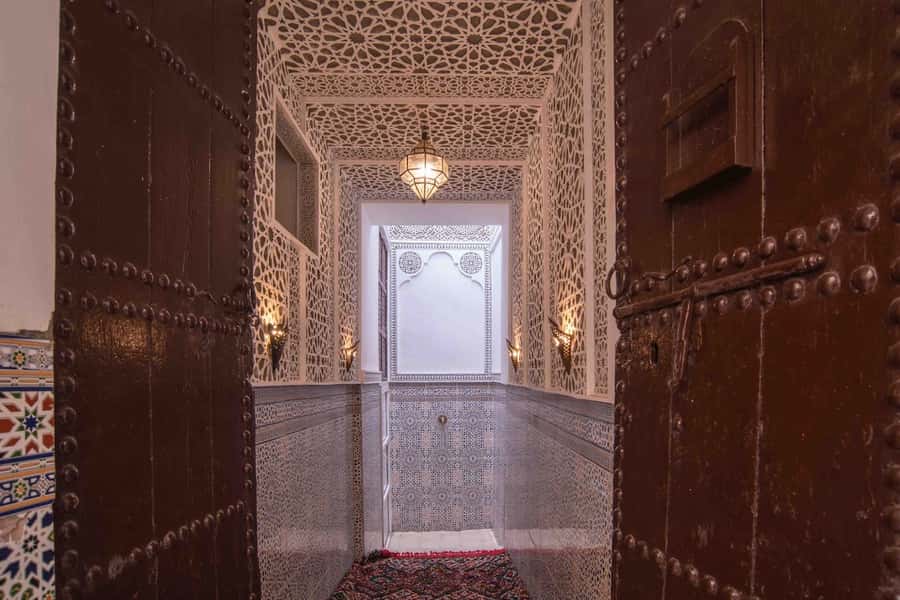 Marrakech: Authentic Moroccan Hammam Experience in Mouassine - Black soap scrubbing and the kessa glove: what the Beldi formula really means