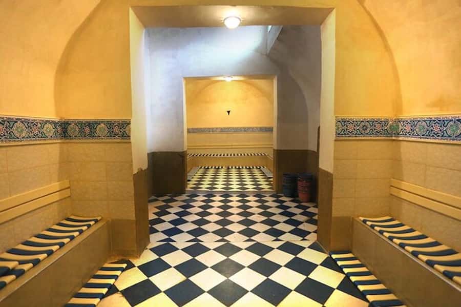 Marrakech: Authentic Moroccan Hammam Experience in Mouassine - Comfort and modesty: what to wear, what to bring, what to expect