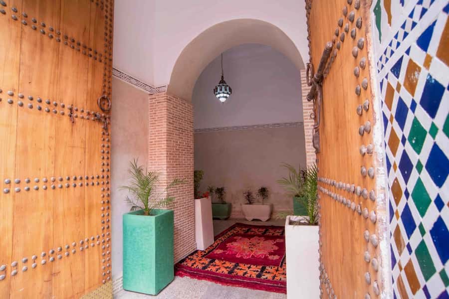 Marrakech: Authentic Moroccan Hammam Experience in Mouassine - Heat, floors, and the “no frills” reality check