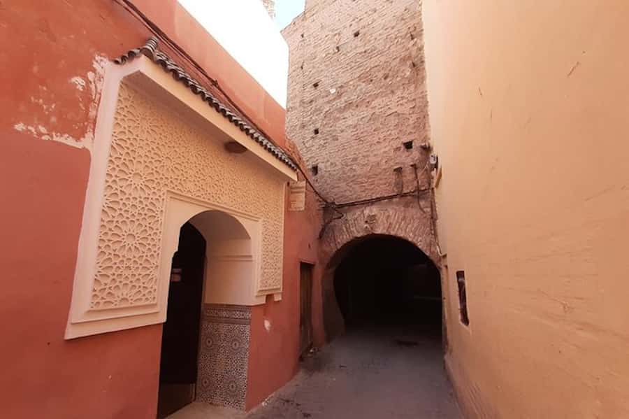 Marrakech: Authentic Moroccan Hammam Experience in Mouassine - The Saadian-era building: the 1562 to 1563 details you can actually notice