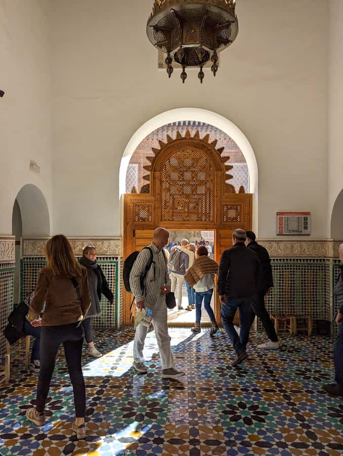 Marrakech: Bahia Palace, Saadian Tombs & Medina Guided Tour - Souks and artisans: Souk Semmarine to Souk El Attarine