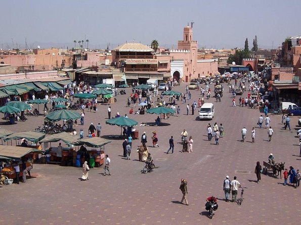 Marrakech: Bahia Palace, Saadian Tombs, Souk and Medina Tour - Kasbah streets and Bab Agnaou: photo stops with real meaning