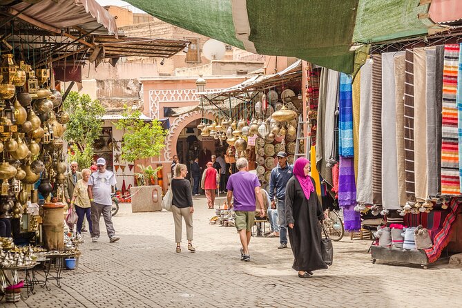 Marrakech: Bahia Palace, Saadian Tombs, Souk and Medina Tour - Saadian Tombs: when tilework and marble explain a dynasty