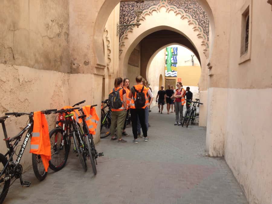 Marrakech: Bicycle Tour with a Local Guide - Jemaa el-Fnaa and the stop-and-stare moment