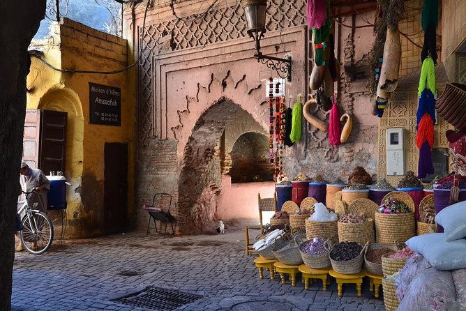 Marrakech City Highlights Half-Day Tour - Saadian Tombs: color, tiles, and a surprising backstory