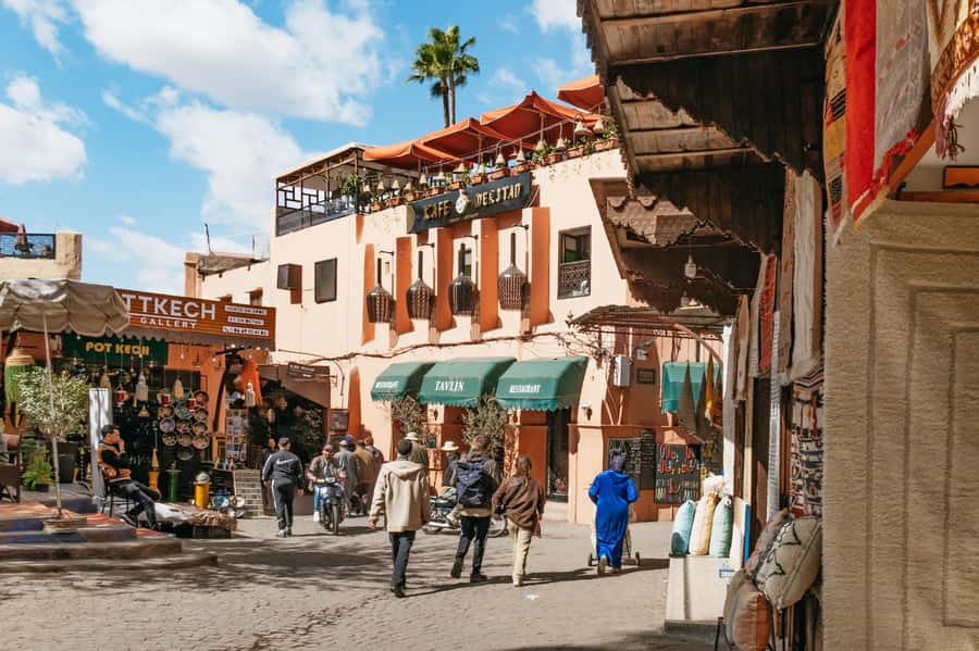 Marrakech: Colorful Medina Souks Guided Walking Tour - Shared Group vs Private Tour: How to Pick the Right Feel