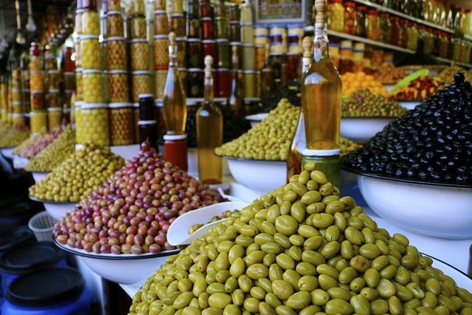 Marrakech Day Trip From Agadir - Meeting points and staying found in the crowd