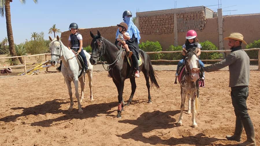 Marrakech: Desert and Palmeraie Horse Riding Tour & Transfer - The One-Hour Horse Ride Through Palmeraie and Past Villages