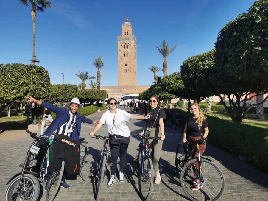 Marrakech: Guided Bike Tour with a local Guide - Meeting in Gueliz, then easing into traffic