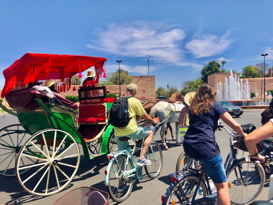 Marrakech:Guided City Cycling Tour - Culture, Colors & Charm - Bab Agnaou and the ramparts: where photos make sense