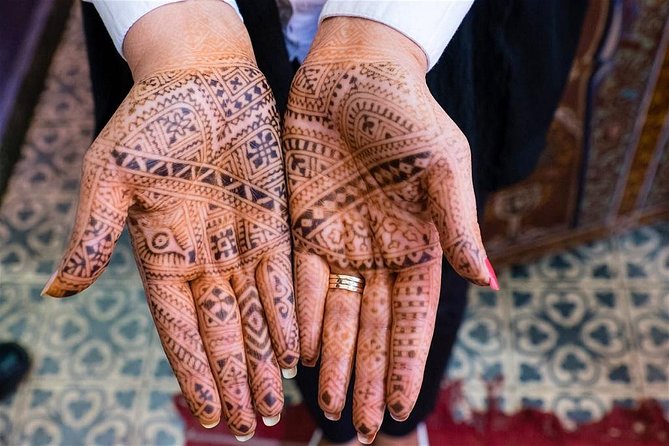 Marrakech Historical and Cultural Tour - Half Day City Tour - Souks with a guide: how you avoid getting lost and miss fewer shops
