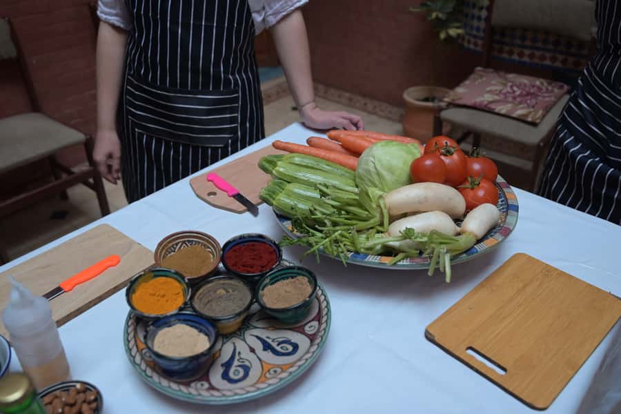 Marrakech: Moroccan Cooking Class for vegetarians and vegan - Moroccan Tea, Family Chat, and Picking Your Menu