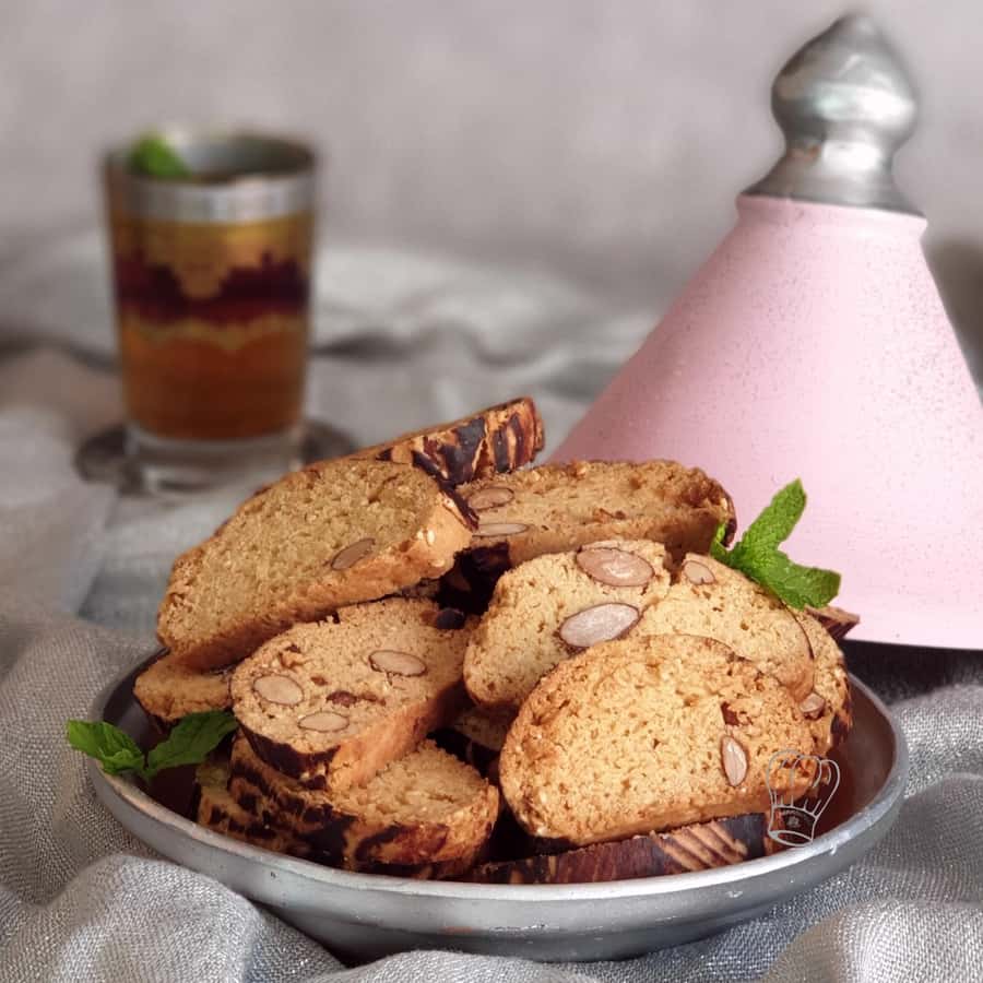 Marrakech: Moroccan Pastries and Tea Class with a Local - Moroccan pastries in a local workshop: the craft you actually learn