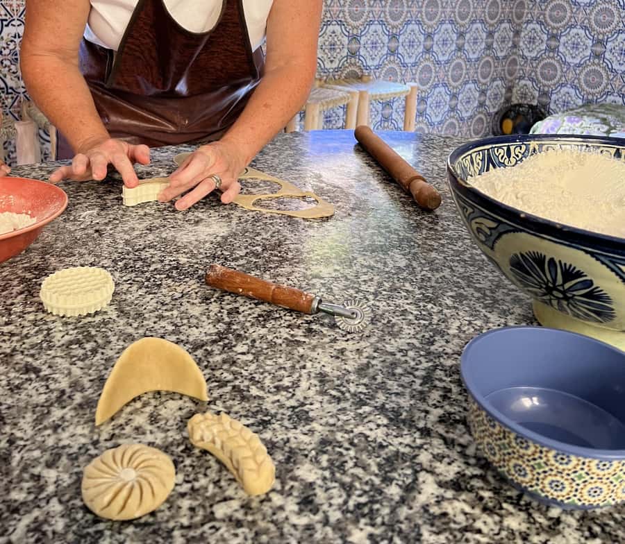 Marrakech: Moroccan Pastries and Tea Class with a Local - What to bring so you enjoy the class more