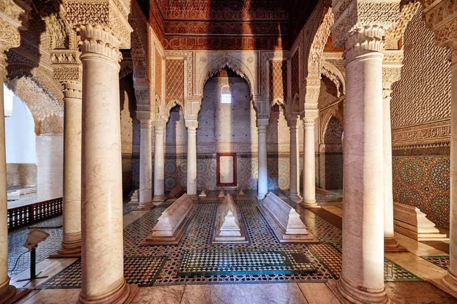 Marrakech: Saadian Tombs, Bahia Palace, Medina and Souk Tour - Medina and Souks: How to Walk the Maze Without Losing Your Mind
