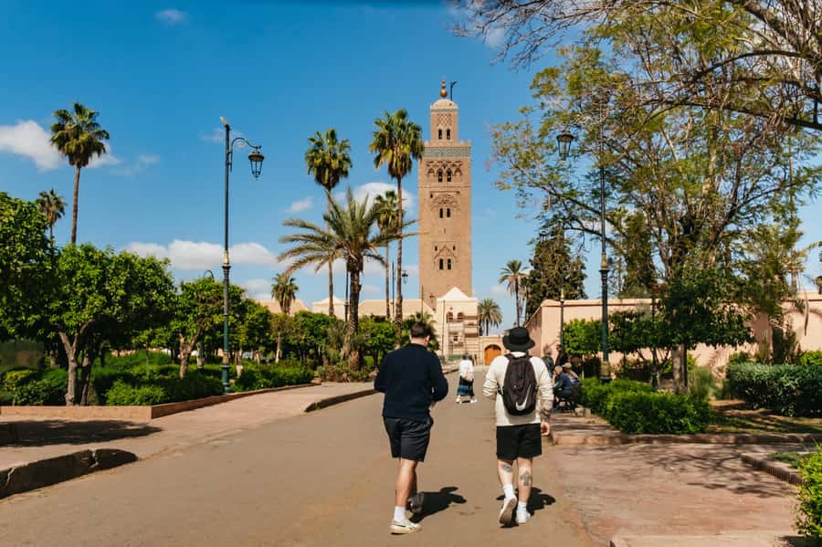 Marrakech: Saadian Tombs & Bahia Palace, Medina Guided Tour - Getting your bearings at Café de France and Jemaa el-Fnaa
