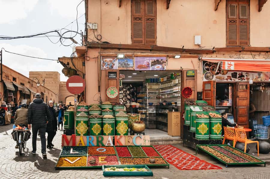 Marrakech: Saadian Tombs & Bahia Palace, Medina Guided Tour - Bab Agnaou and the Kasba: medina walls and shortcuts