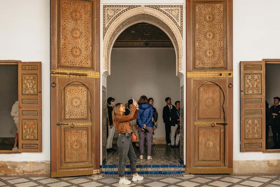 Marrakech: Saadian Tombs & Bahia Palace, Medina Guided Tour - Time on your feet: comfort tips for the medina route