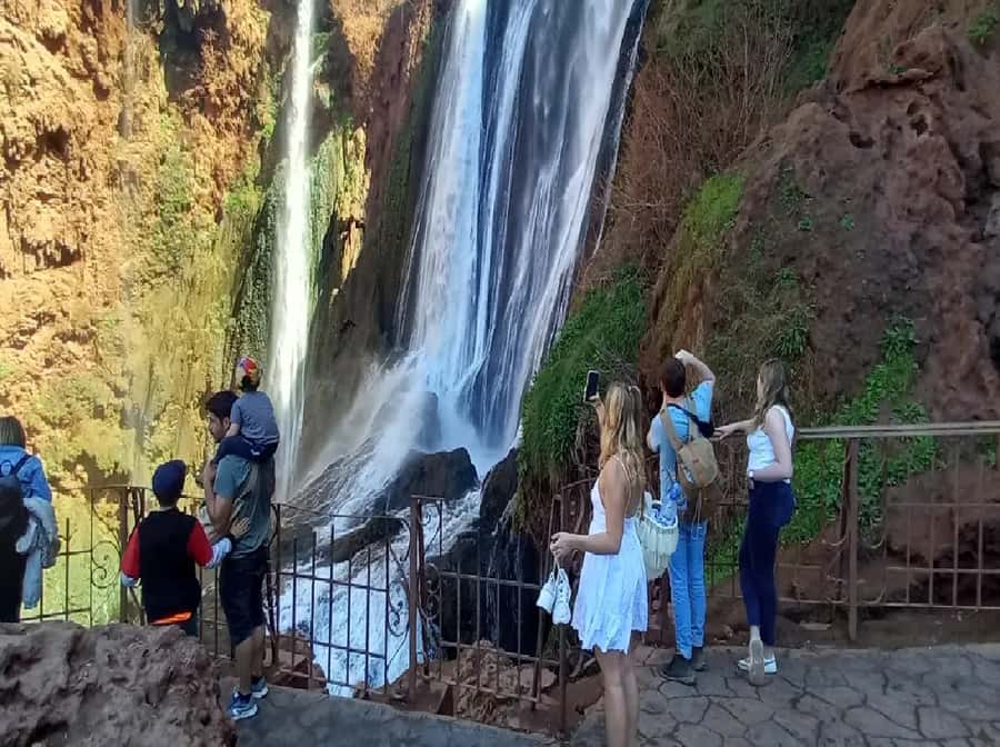 Marrakech to Ouzoud waterfalls day tour - Guide & boat ride - The lookout stop and orange juice break you will thank yourself for