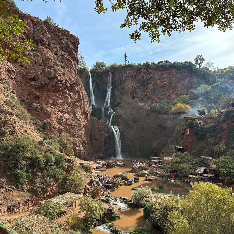 Marrakech to Ouzoud waterfalls day tour - Guide & boat ride - First views of Ouzoud: the guided descent to 110m cascades and that rainbow