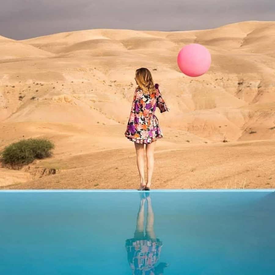 Marrakesh: Agafay Desert Tour with Lunch and Swimming Pool - Guides, languages, and the small-group feel that keeps it pleasant
