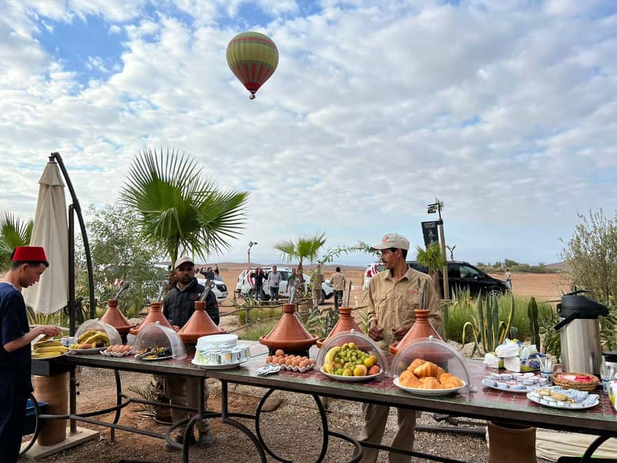 Marrakesh: Early Morning 40-Minute Balloon Flight - Camp welcome, safety briefing, and your balloon vs chase team choice